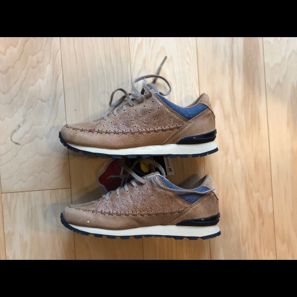 Women’s TwistedX NWT leather athleisure shoe.